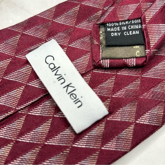 Calvin Klein 57” Silk Deep Red Diamond Pattern Tie - Picture 3 of 3